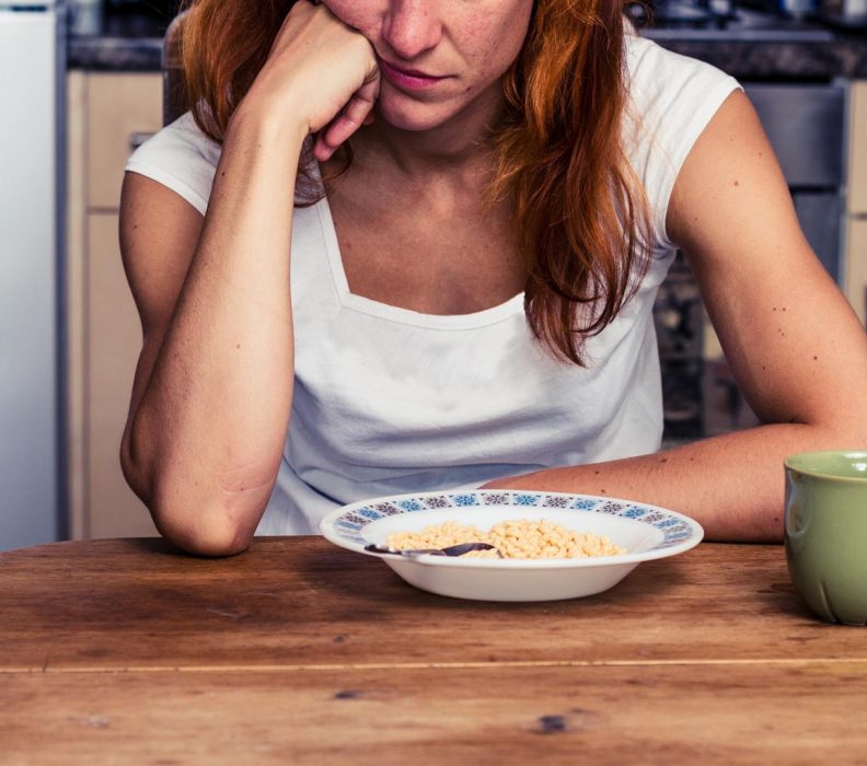 ۳ گام برای درک اثرات روانشناسی اختلال بلع